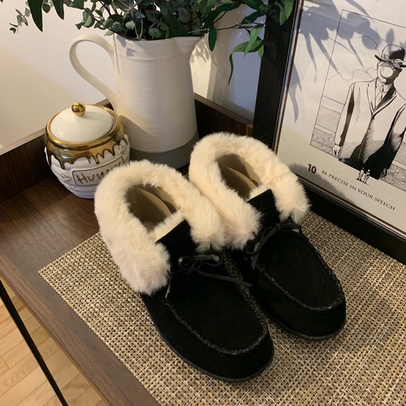 SoftMoc Black Moccasin - Picture 1 of 5